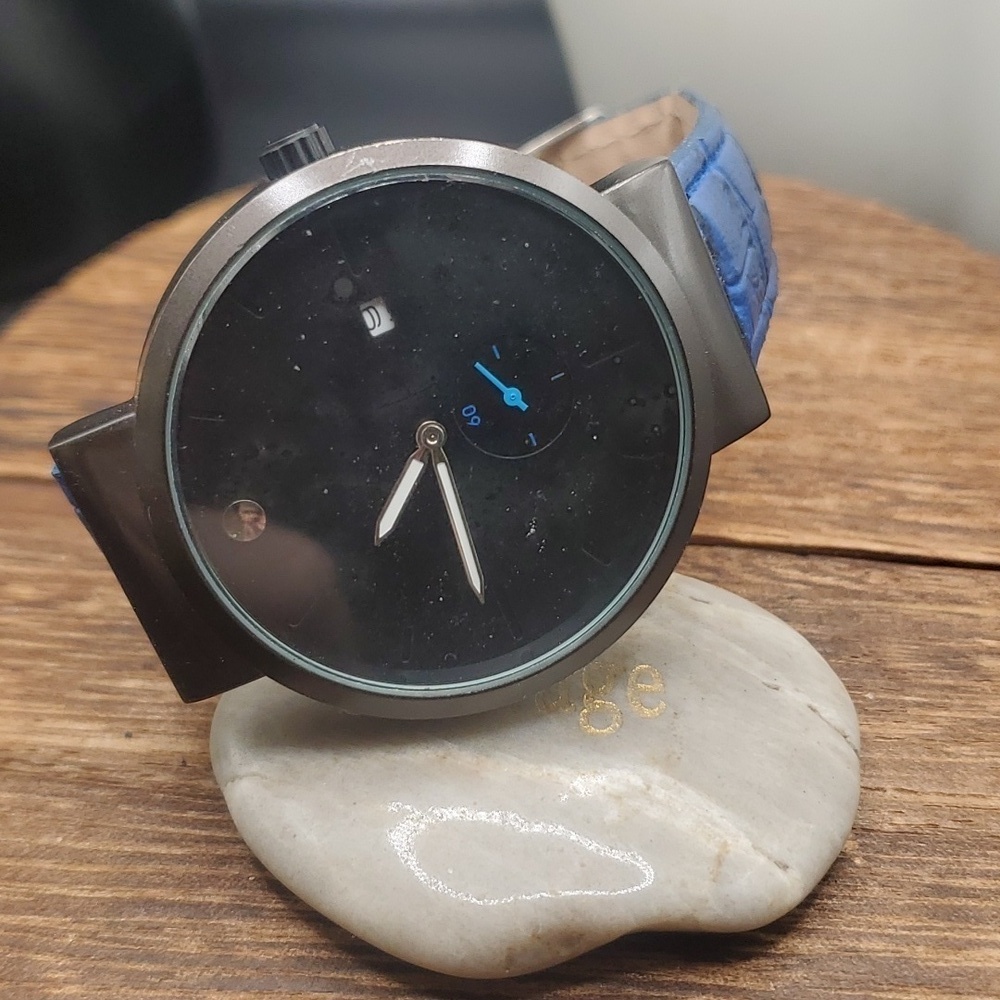 B2515 leather cobalt‎ blue band watch needs batteries vintage